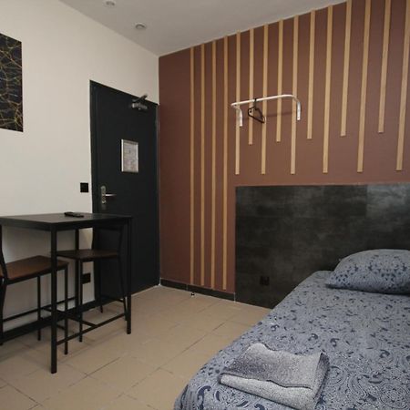 09 - Chambre Proche Paris Et Transports Avec Tv Wifi Сен-Дени Экстерьер фото
